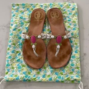 Lily Pulitzer white flat sandal with jewel detail Size 8